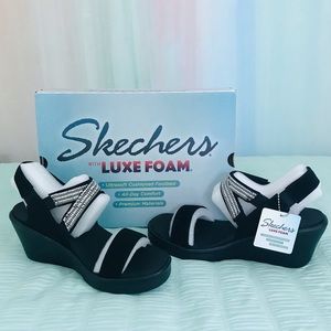 Skechers Sling Back Wedge in Black, Size 8